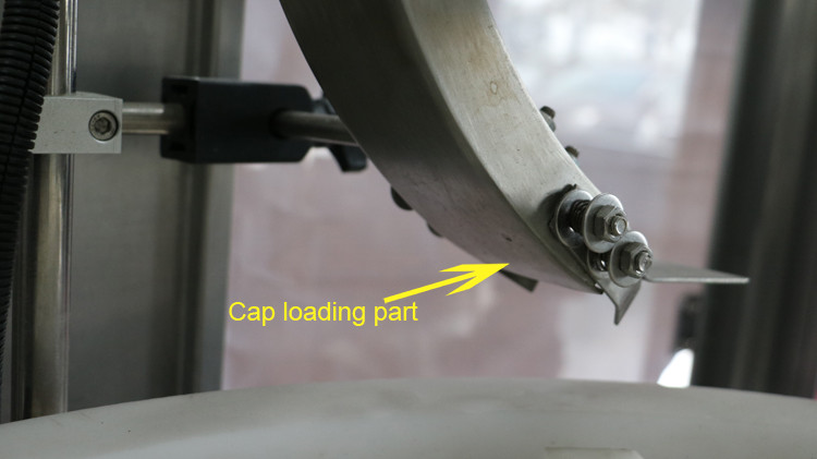 500ml bulat botol mengisi mesin dengan cap pengedap dan roda bintang berjalan